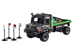 LEGO® Technic 42129 4x4 Mercedes-Benz Zetros Trial Truck